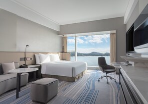 Chambre Standard, 1 très grand lit, accès au salon club, vue mer