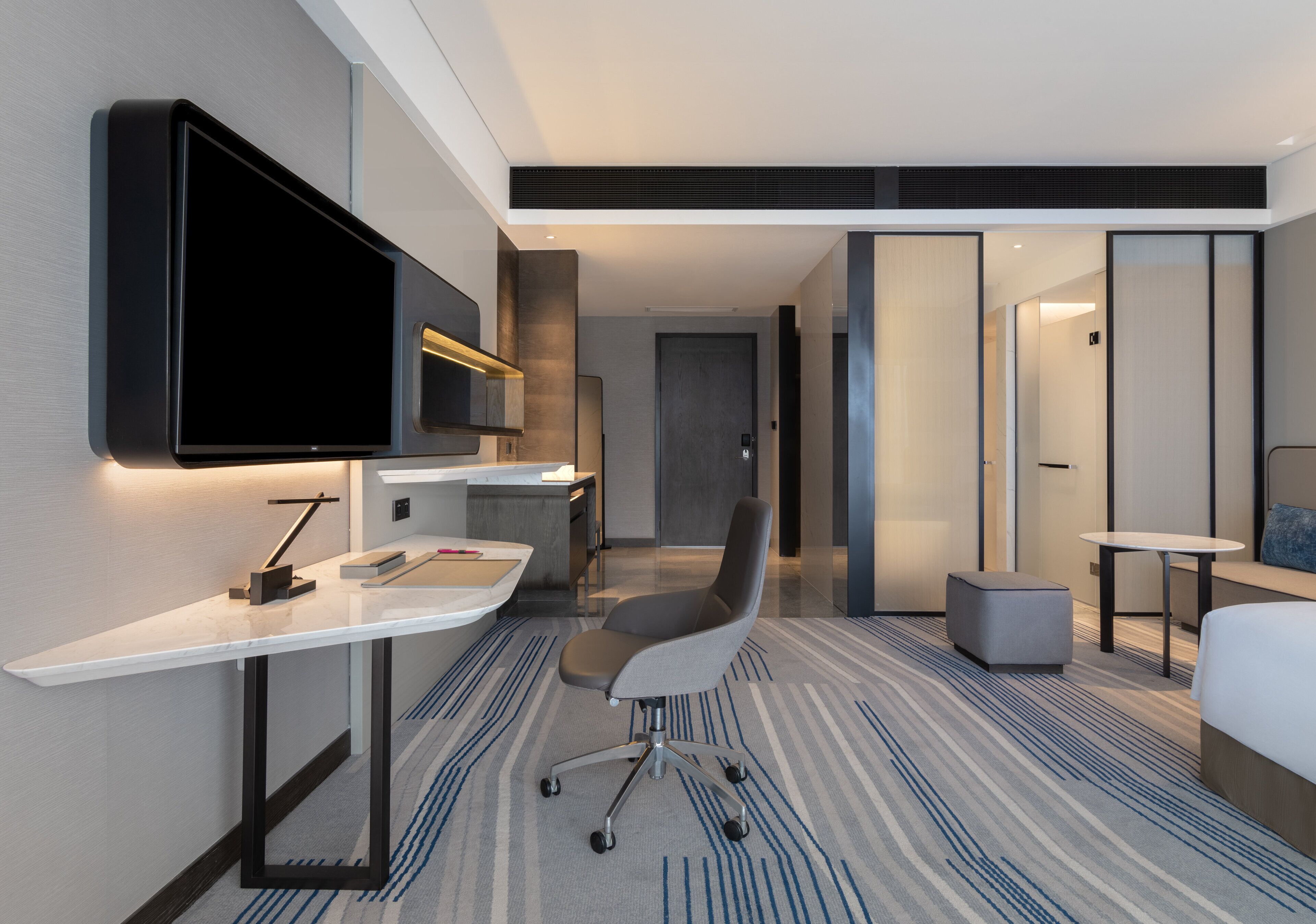 Down duvets, free minibar, in-room safe, desk