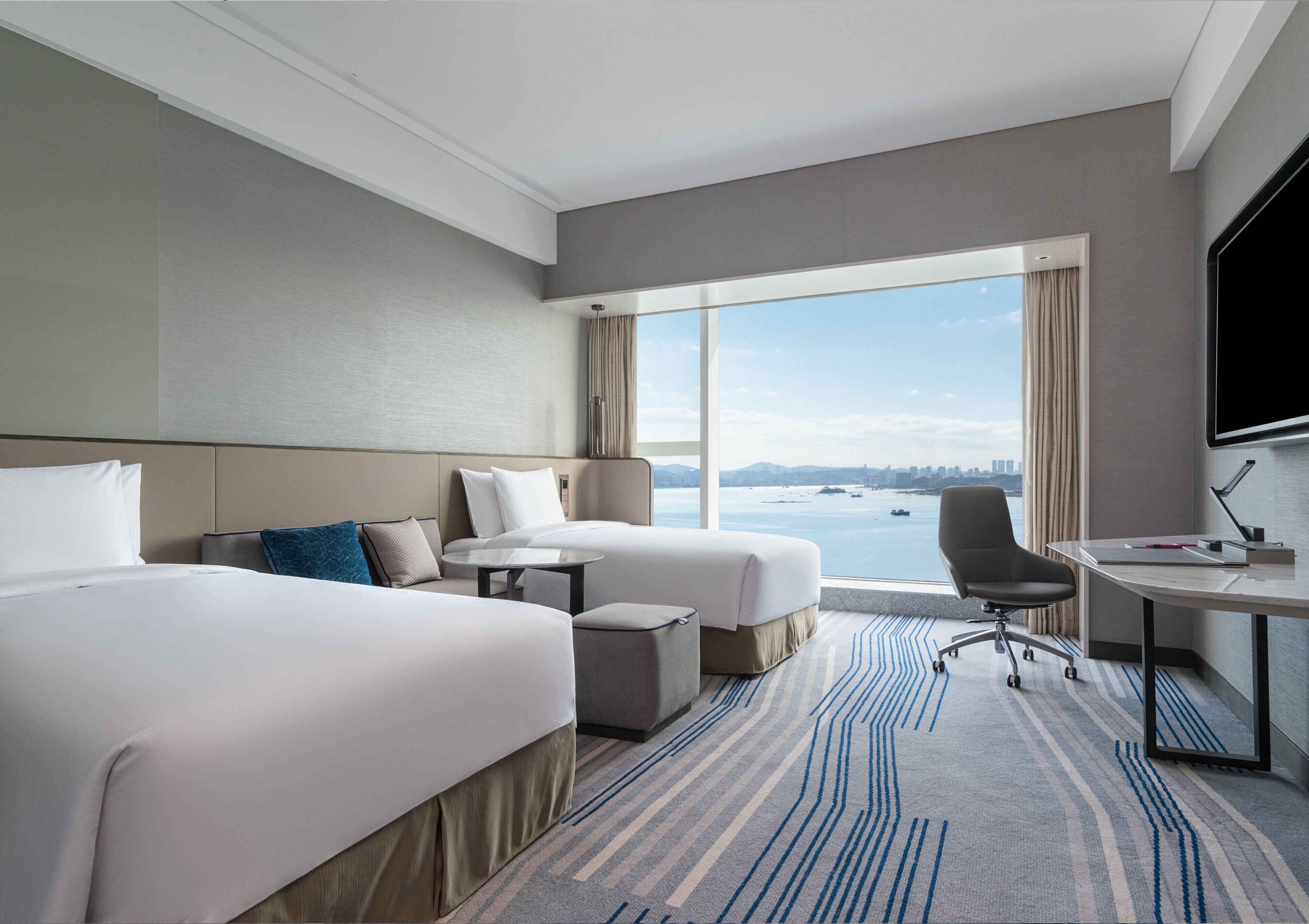 Down duvets, free minibar, in-room safe, desk