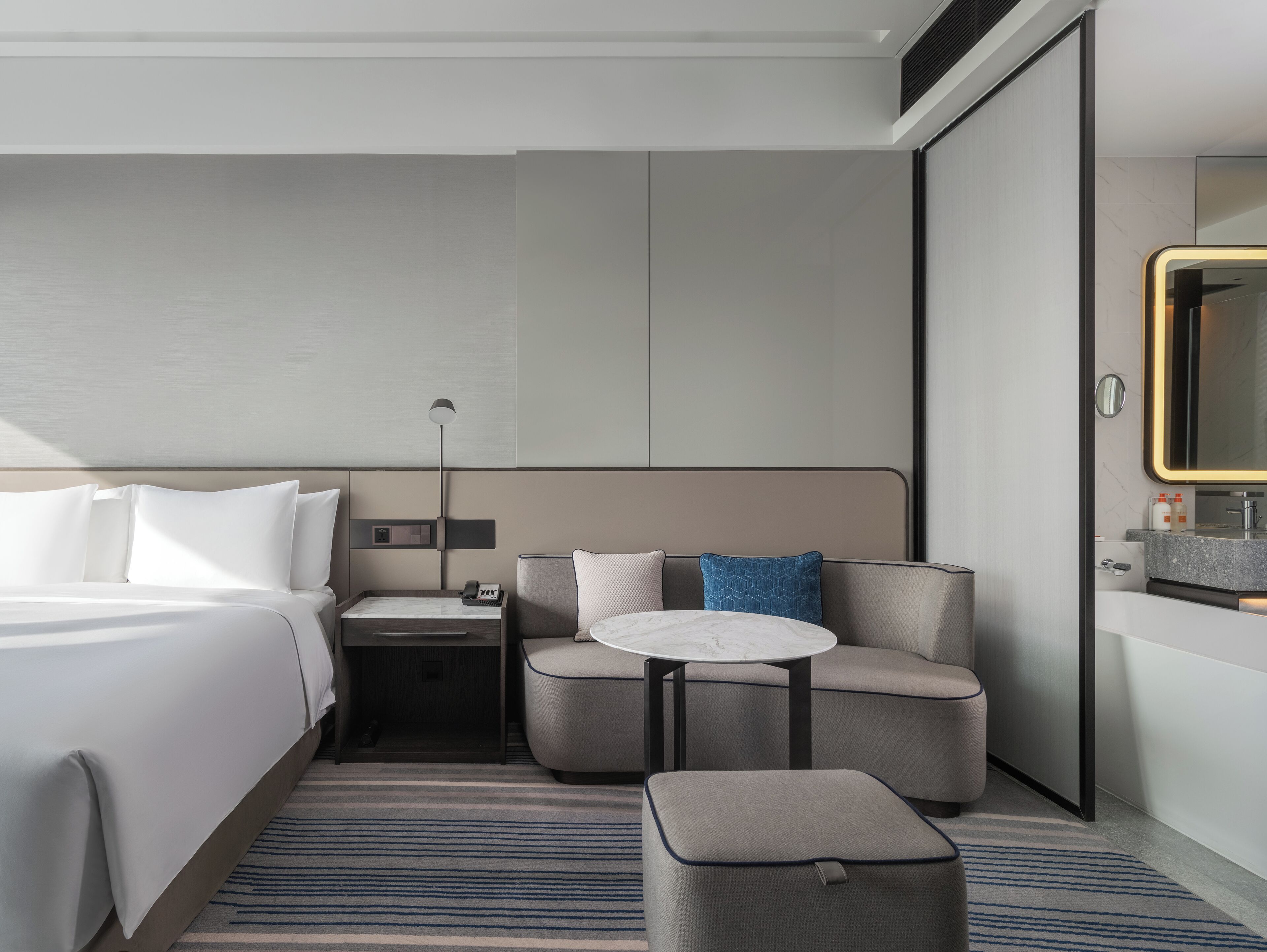 Standard Room, 1 King Bed, Sea View