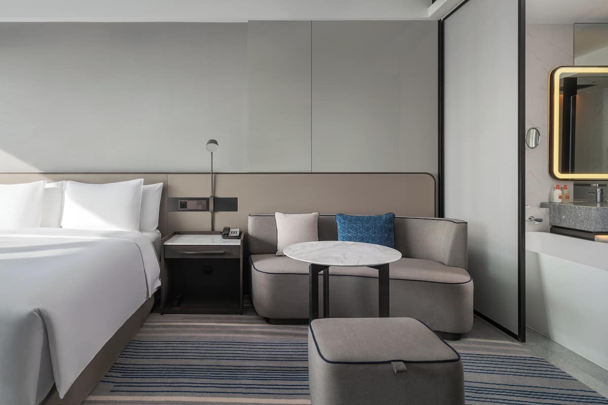 Standard Room, 1 King Bed, Sea View