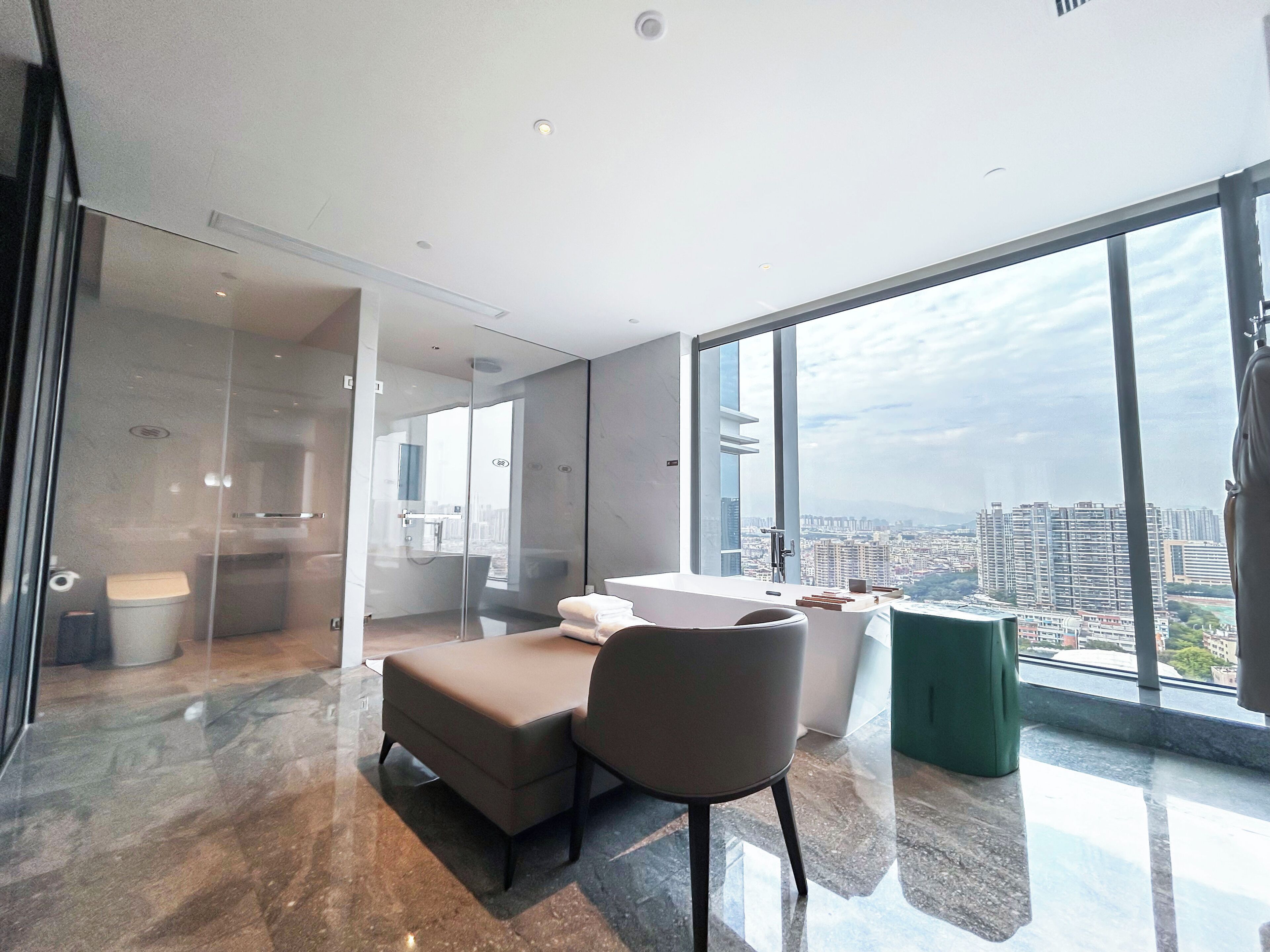 Suite, 1 Bedroom, Sea View | Bathroom | Free toiletries, hair dryer, bathrobes, slippers