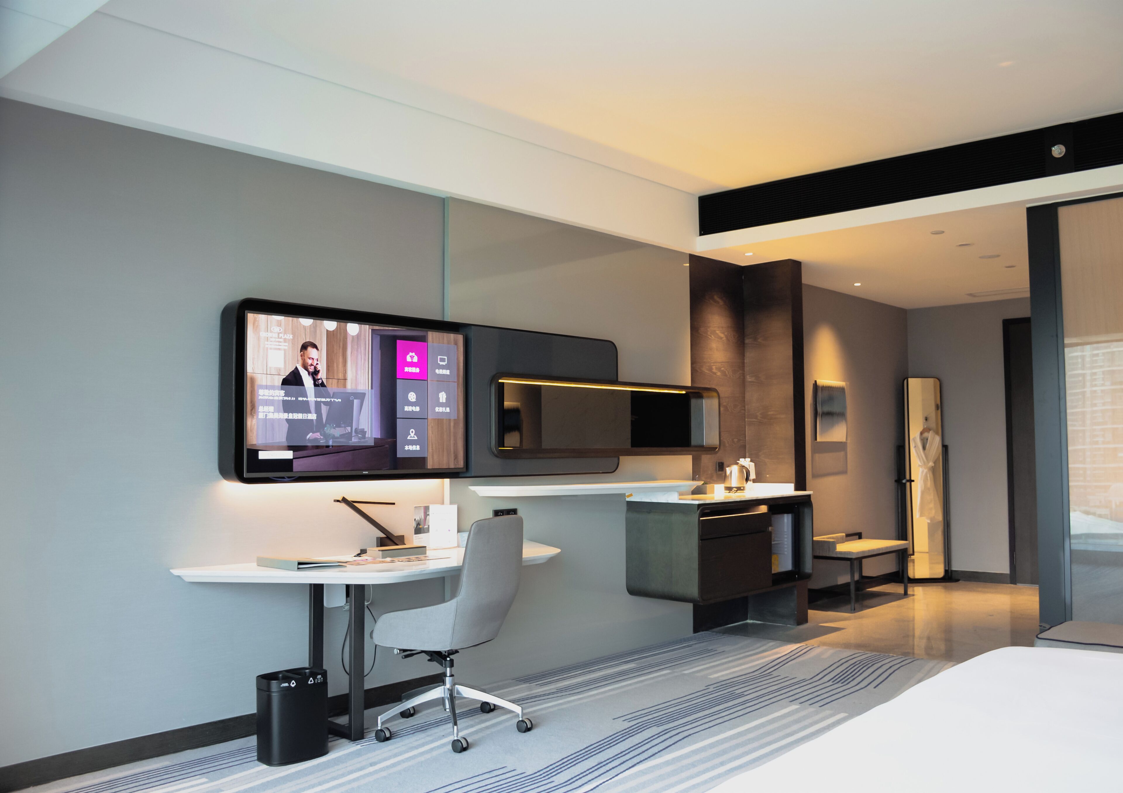 Down duvets, free minibar, in-room safe, desk