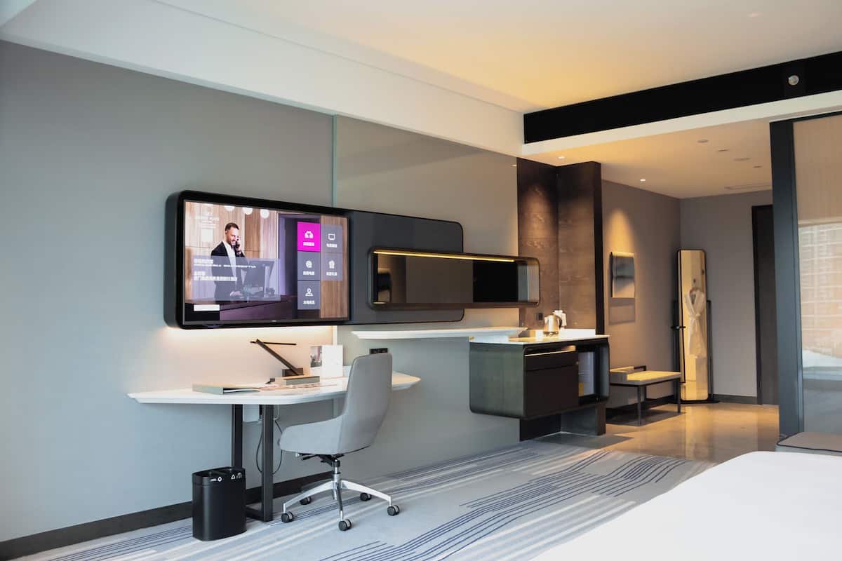 Down duvets, free minibar, in-room safe, desk