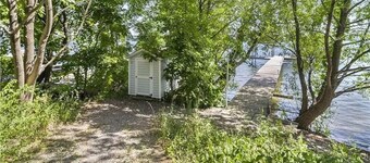Charming 4-Season Cayuga Lake House near Sheldrake Point!!