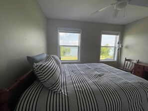 5 bedrooms, desk, iron/ironing board, free WiFi