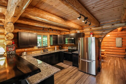 Full Log House Near Golf Course & UTV/Snowmobile Trails