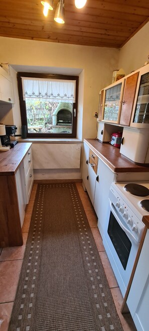 ثلاجة، ميكروويف، فرن، موقد طهي مسطح