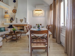 Dining - Clarimar Duplex by Hello Homes Sitges (Sitges)