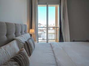 4 chambres, fer et planche à repasser, Wi-Fi gratuit, draps fournis