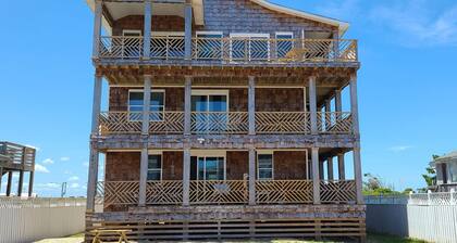 6812 Beach Rd, Semi-Oceanfront/Pool