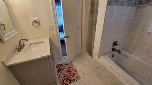 Bathtub, towels