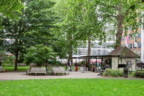 Property grounds - Red Lion Square by onefinestay (London)