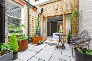 Terrace/patio - Red Lion Square by onefinestay (London)