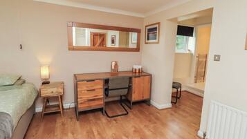 4 bedrooms, individually decorated, individually furnished, free WiFi