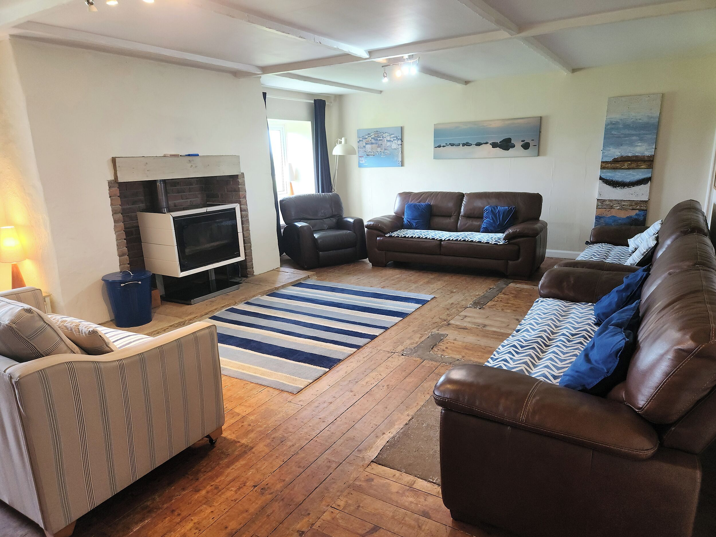 Cottage | Living area | TV