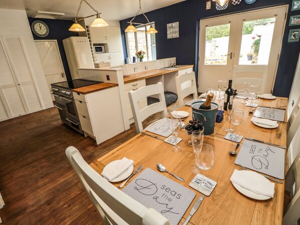 Cottage | Private kitchen | Fridge, dishwasher, electric kettle, toaster - Asta Cottage (Morpeth)