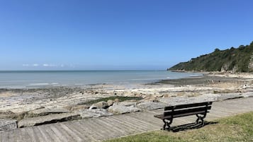 Una spiaggia nelle vicinanze
