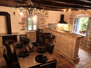 Casa | Cocina privada | Refrigerador, microondas, horno y parrilla de estufa 