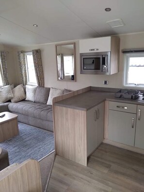 Chalet | 3 bedrooms, free WiFi, bed sheets - 3 bed Static Caravan in Newquay 5 Mins From Beach (Newquay)
