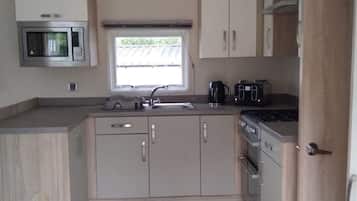 Chalet | Dapur pribadi | Lemari es, microwave, oven, dan kompor