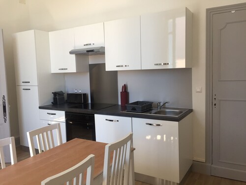 Appartement 2 pers dans demeure de charme du 19éme avec parc et piscine chauffée