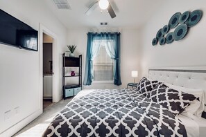 4 habitaciones, tabla de planchar con plancha, wifi y ropa de cama