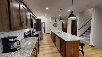 Frigorífic, microones, forn i placa de cuina