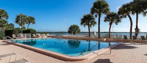 Opvarmet pool