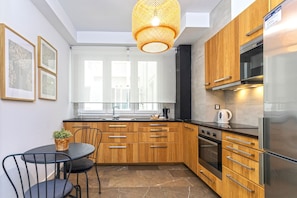 Fridge, microwave, oven, coffee/tea maker
