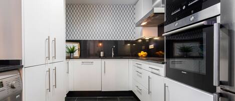 Réfrigérateur, micro-ondes, four, lave-vaisselle