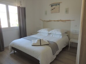 1 bedroom, iron/ironing board, free WiFi, bed sheets - Suite**** in charming 19th century residence with park and heated swimming pool (Arvert)