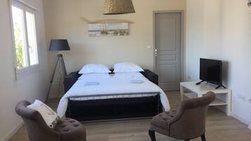 1 habitación, tabla de planchar con plancha, wifi gratis y ropa de cama