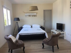 1 habitación, tabla de planchar con plancha, wifi gratis y ropa de cama