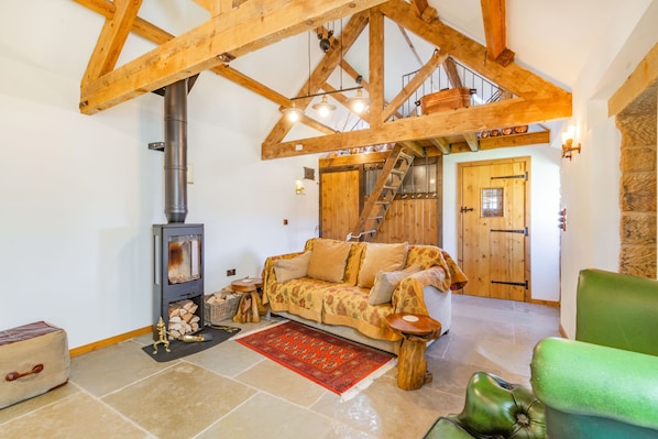 Cottage | Living area | Fireplace