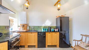 Casa rural | Cuina privada | Frigorífic, rentaplats, bullidora elèctrica i torradora