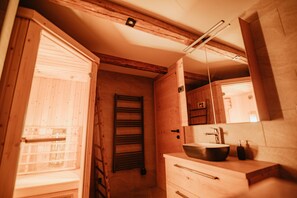 Shower, hair dryer, towels, soap - Cozzy challet in the nature (Vitanje)