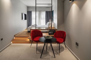 Suite | Biancheria da letto di alta qualità, minibar, una cassaforte in camera