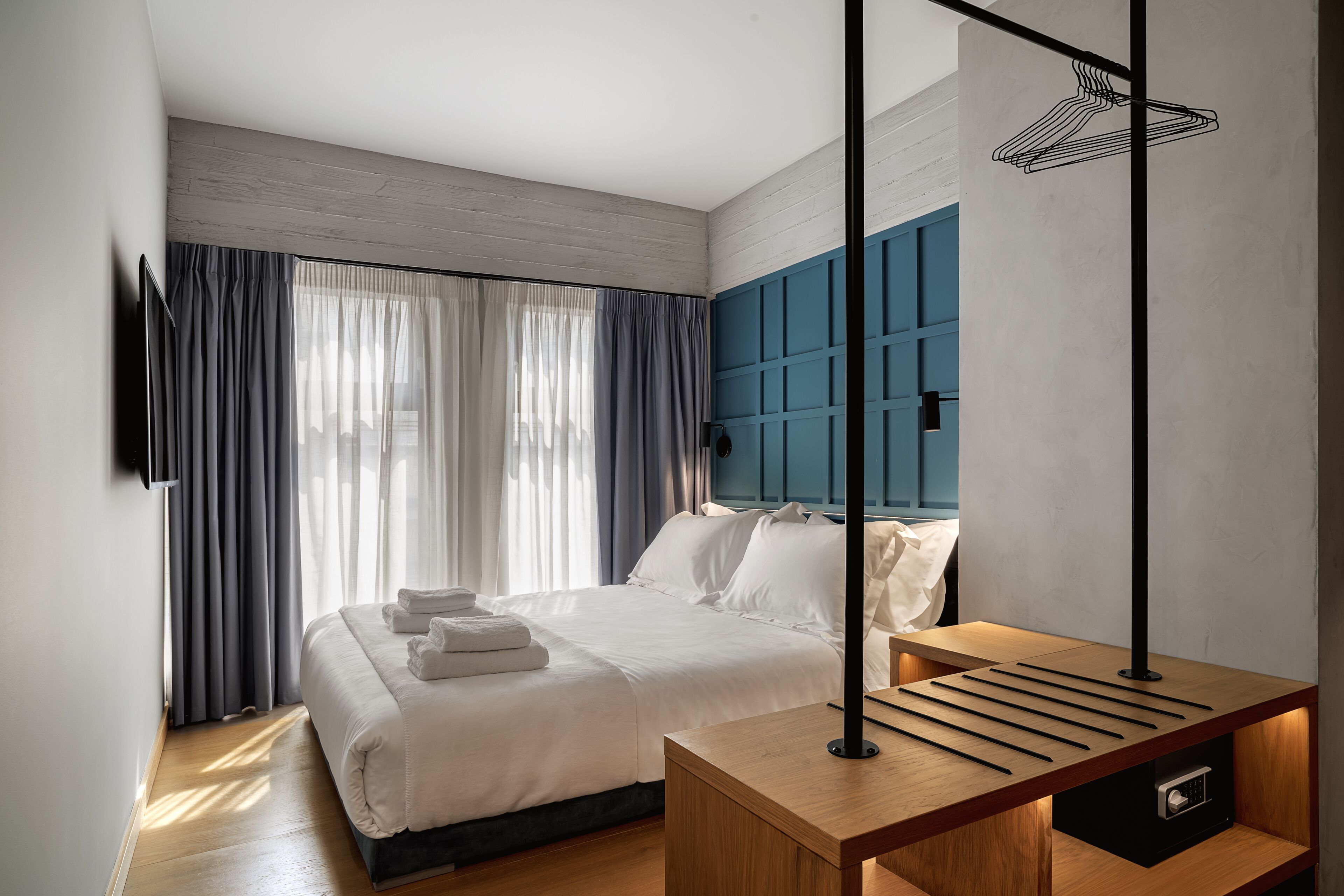 suite | premium bedding, minibar, in-room safe, blackout curtains