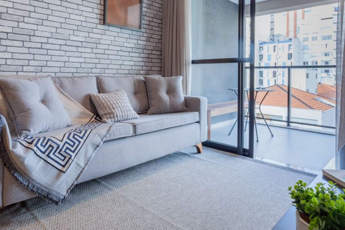 Comfort-Apartment | Wohnbereich | 32-Zoll-Smart-TV mit Digitalempfang, Fernseher, Netflix