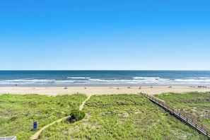 On the beach - Wellington 502-3BR/2BA Oceanfront Condo in Crescent Beach (North Myrtle Beach)