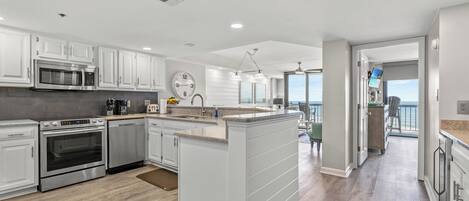 Fridge, oven, stovetop, dishwasher