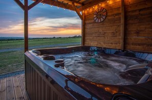 Tina de hidromasaje al aire libre