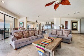 TV - Luxury Three Bedroom Ocean Front Condominium (San Felípe)