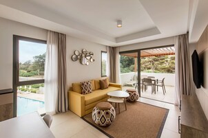 In-room safe, desk, laptop workspace, iron/ironing board