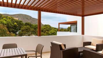 Caja fuerte, escritorio, espacio para trabajar con un portátil