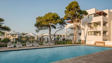 2 piscinas al aire libre