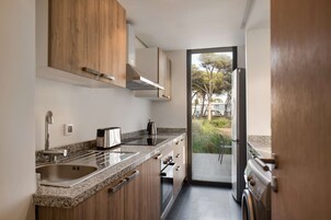 In-room safe, desk, laptop workspace, iron/ironing board