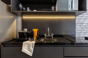 Estúdio conforto | Cozinha privada | Geladeira, micro-ondas, máquina de café expresso