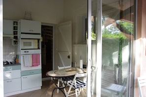 Outdoor dining - House in a lovely environment (lake, forest and ocean) (Lacanau)